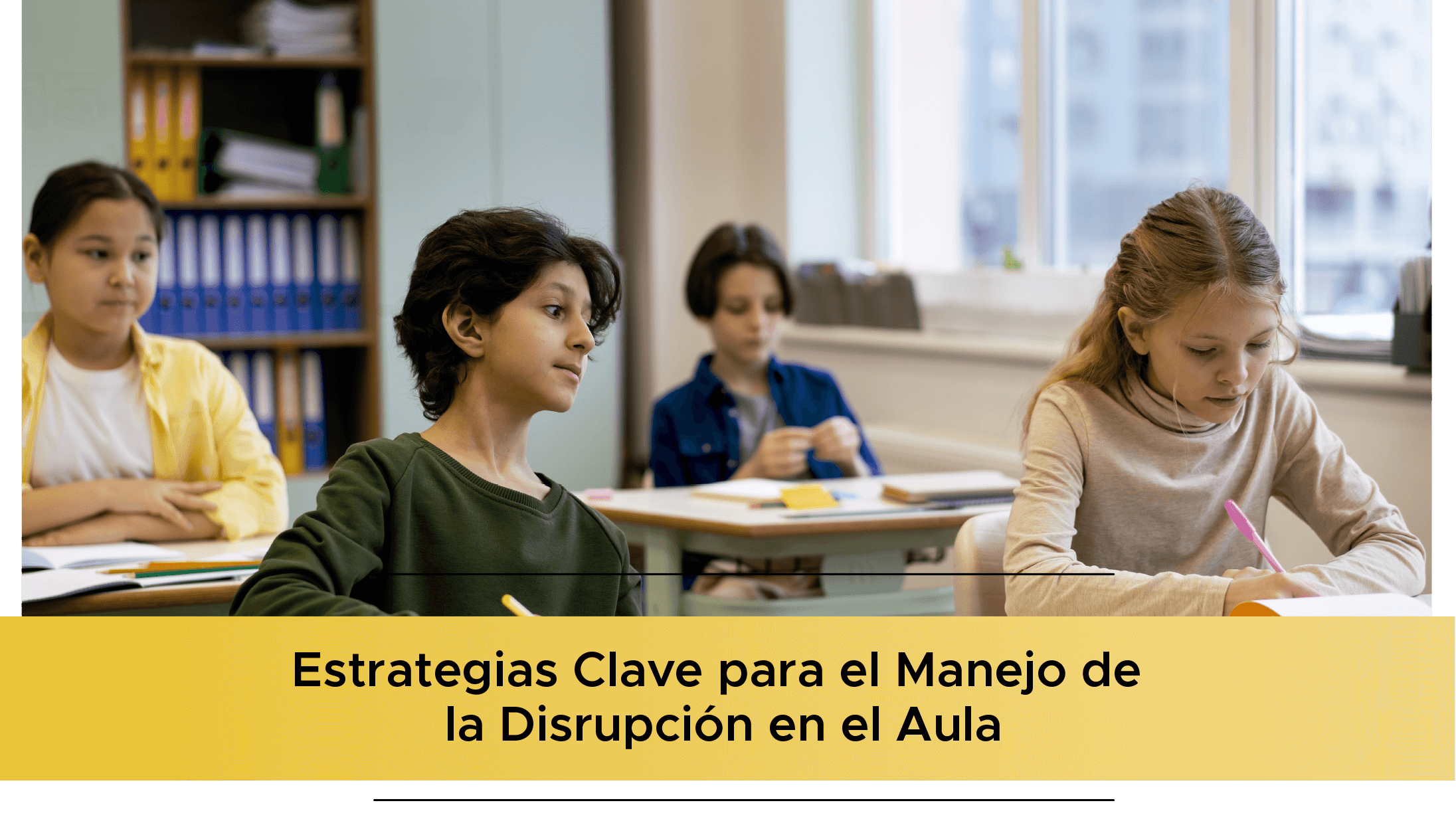 Niños en un salón de clases sentados en sus escritorios sin prestar atención a la clase e interrumpiendo a sus compañeros